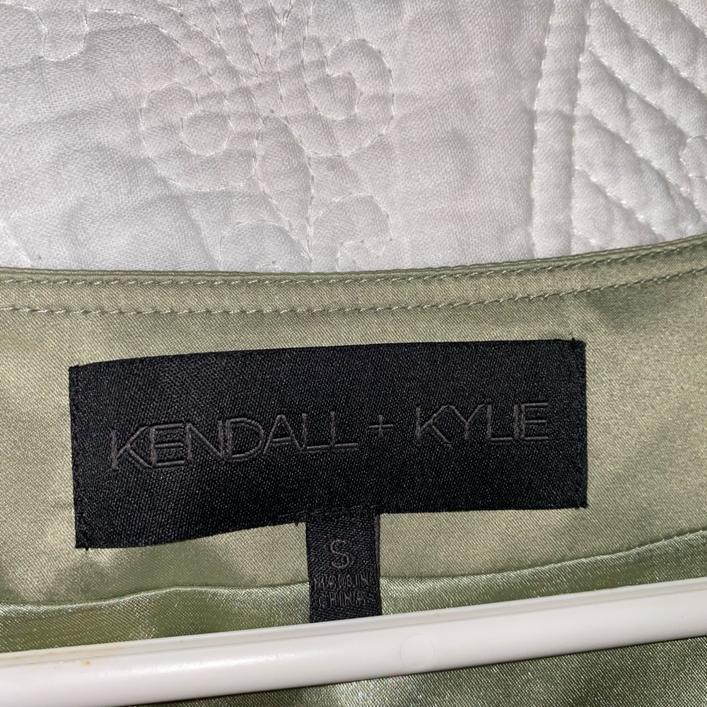 Kendall + Kylie silk top - Picture 3 of 4